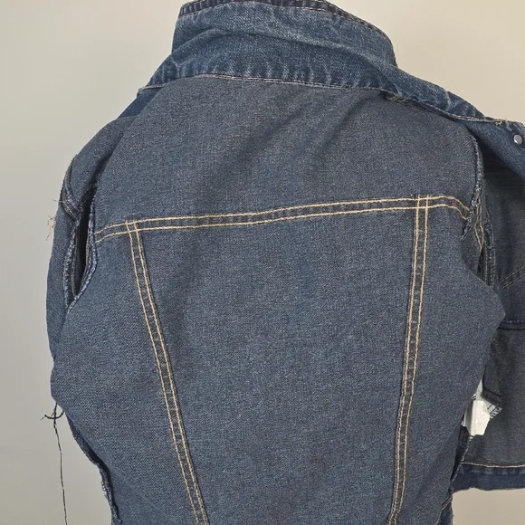 Vintage Women’s Classic Blue Denim Jacket – Made in Canada – Size S - Picture 8 of 9
